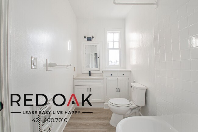 Building Photo - 314 1/4 N Mariposa Ave