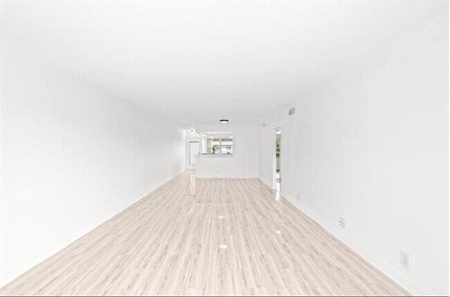Building Photo - 2304 Lucaya Ln