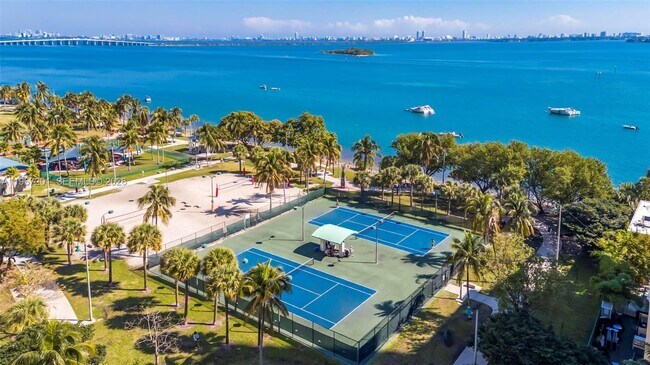 Building Photo - 1750 N Bayshore Dr