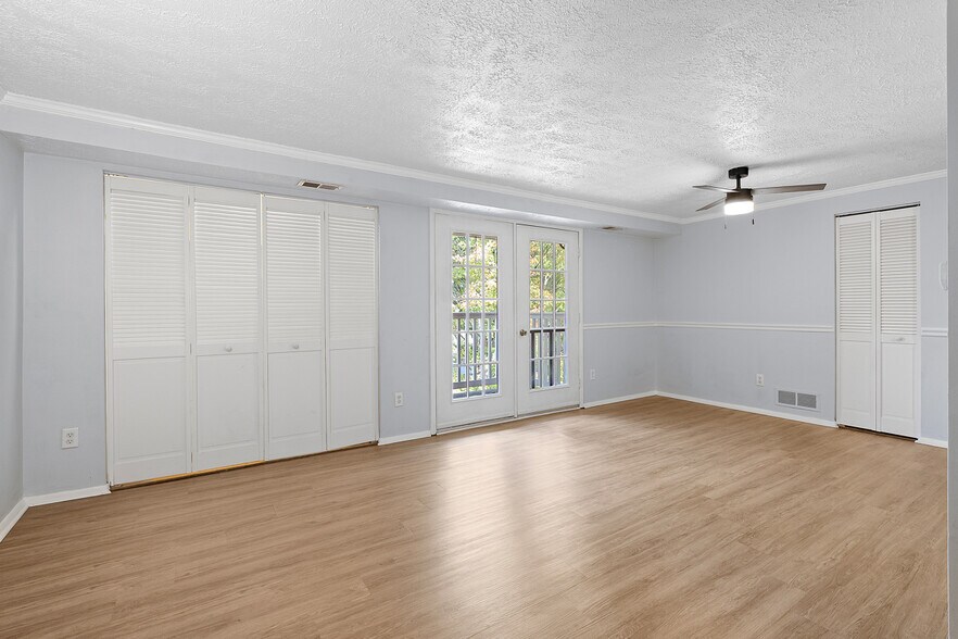 Building Photo - 976 Wood Hollow Dr