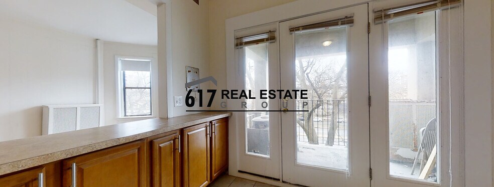 Building Photo - 1131 Commonwealth Ave