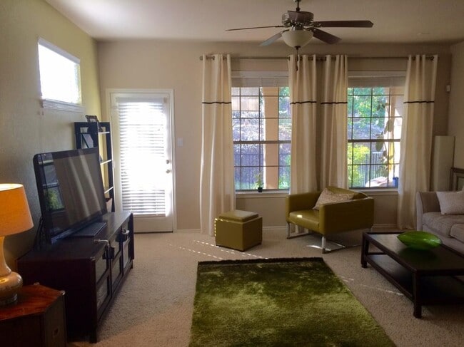 Building Photo - 1310 W Parmer Ln