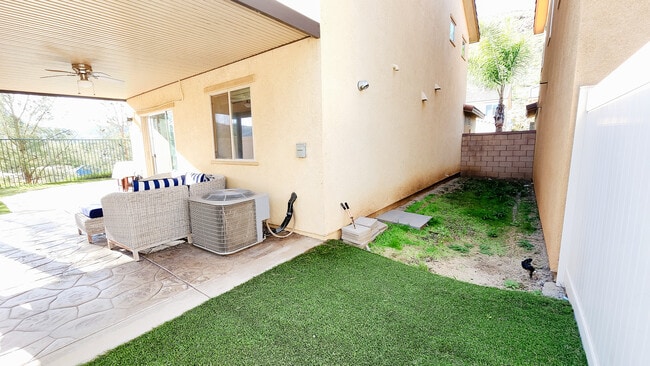 Building Photo - 34213 Parkside Dr