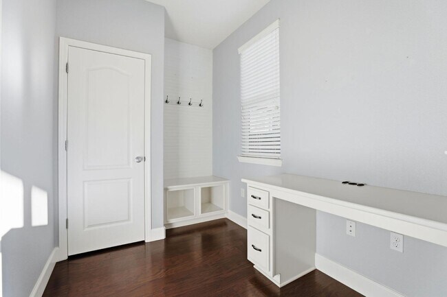 Building Photo - 1818 Tarragon Dr