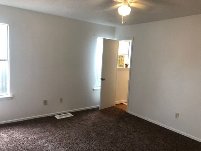 Building Photo - Moore Schools!! Newly remodeled 3 bed 2 ba...