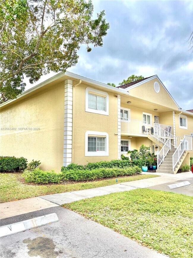 Building Photo - 1005 Palm Beach Trace Dr