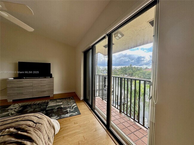 Building Photo - 240 Captains Walk