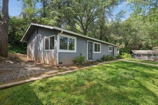 Building Photo - 2760 Coloma St