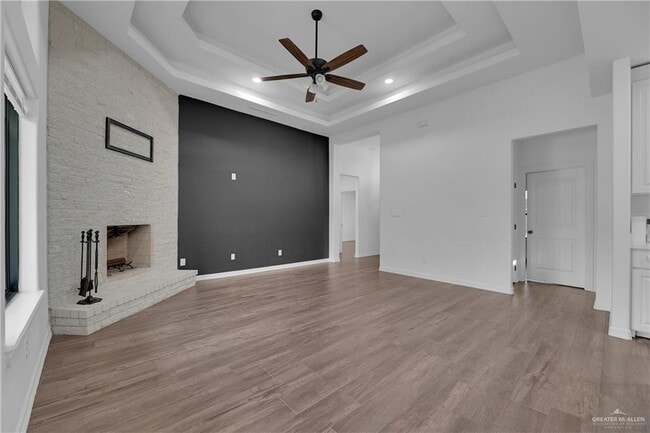 Building Photo - 4000 W Hackberry Ave
