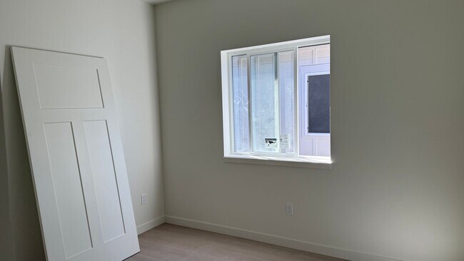 Building Photo - Duplex in CDA !