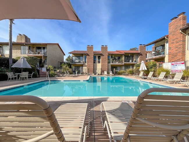 Building Photo - Charming 1 bedroom home in the Tranquil Casitas De La Costa Community.