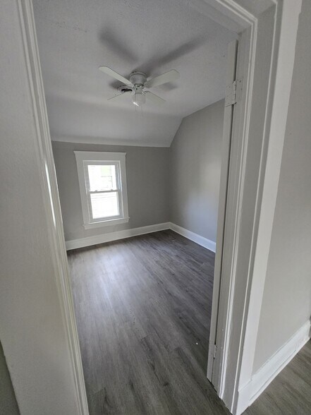 Primary Photo - 3441 W 56th St