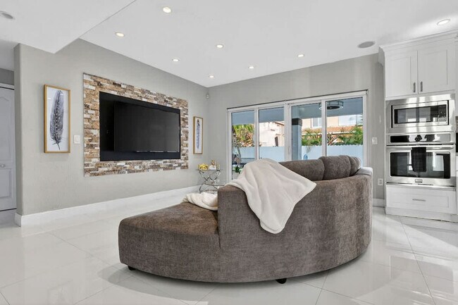 Building Photo - 5161 SW 159th Ct