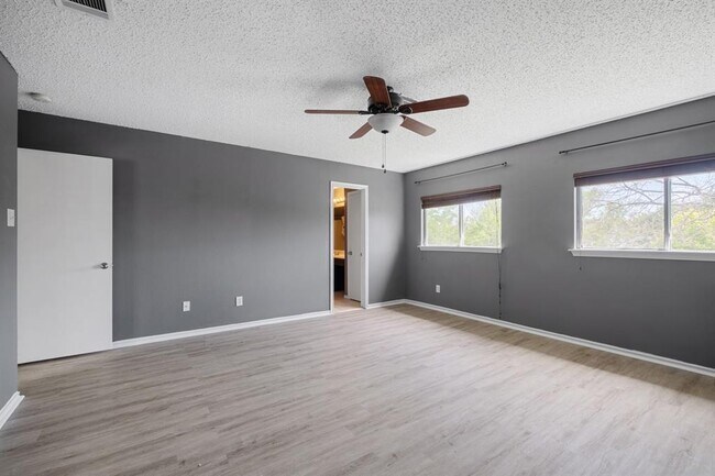 Building Photo - 2412 Byfield Dr