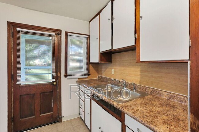 Building Photo - 53 S Burgess Ave