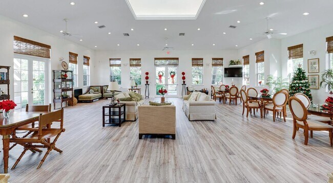 Building Photo - 2025 Bridgepointe Cir