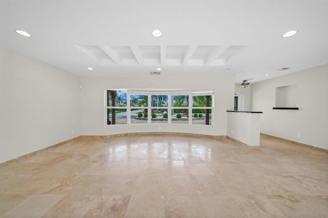 Building Photo - 4021 Bayview Dr