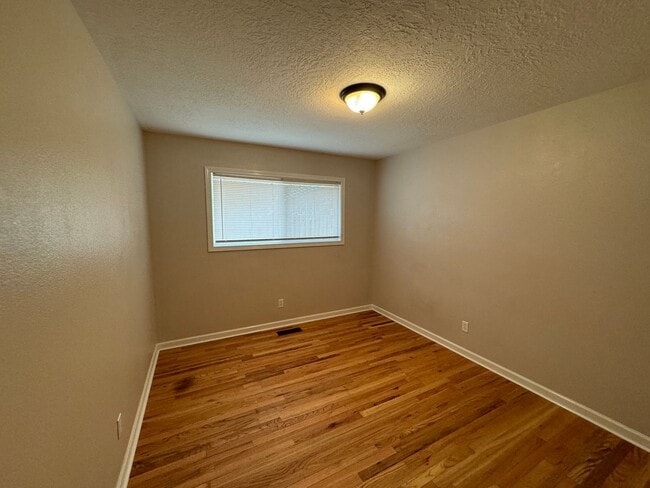 Building Photo - Application Pending - 3 Bedroom House For ...