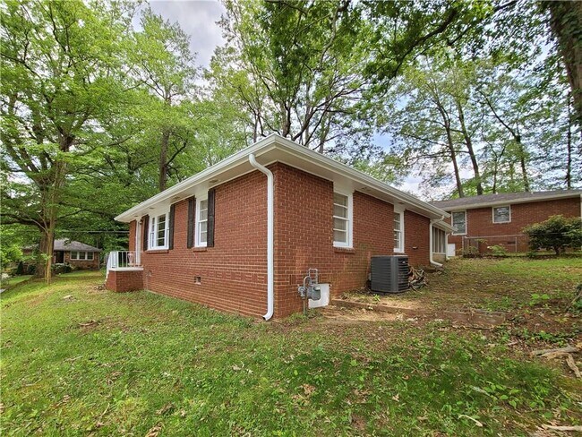 Building Photo - 3225 Forrest Hills Dr SW