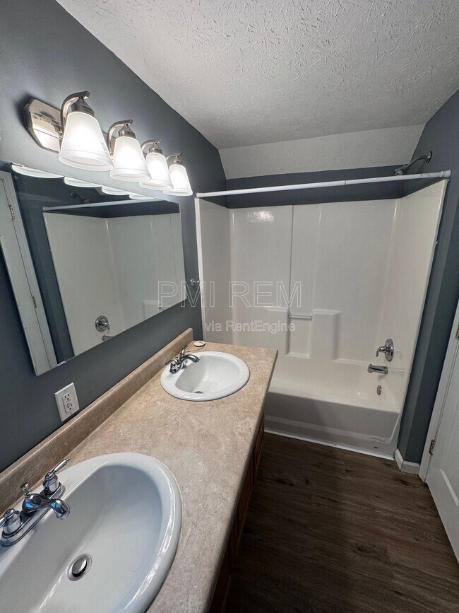 Building Photo - 2876 Hudson Dr