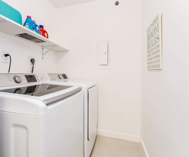 Building Photo - 19655 E Country Club Dr