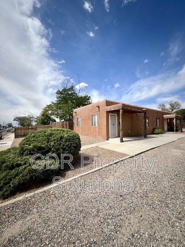 Primary Photo - 3529 Ross Ave SE