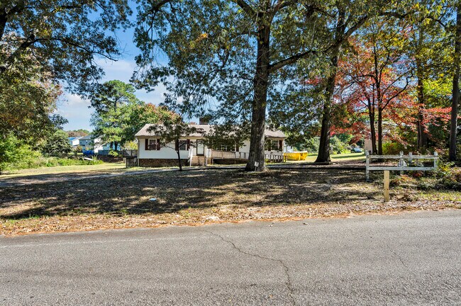 Building Photo - 2320 Dorety Pl