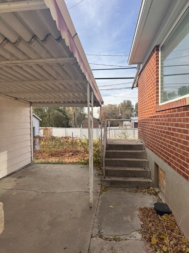 Building Photo - 2303 Taylor Ave