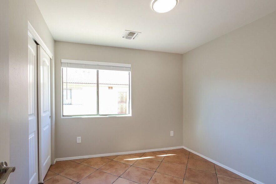 Building Photo - 2987 W Touring Pl