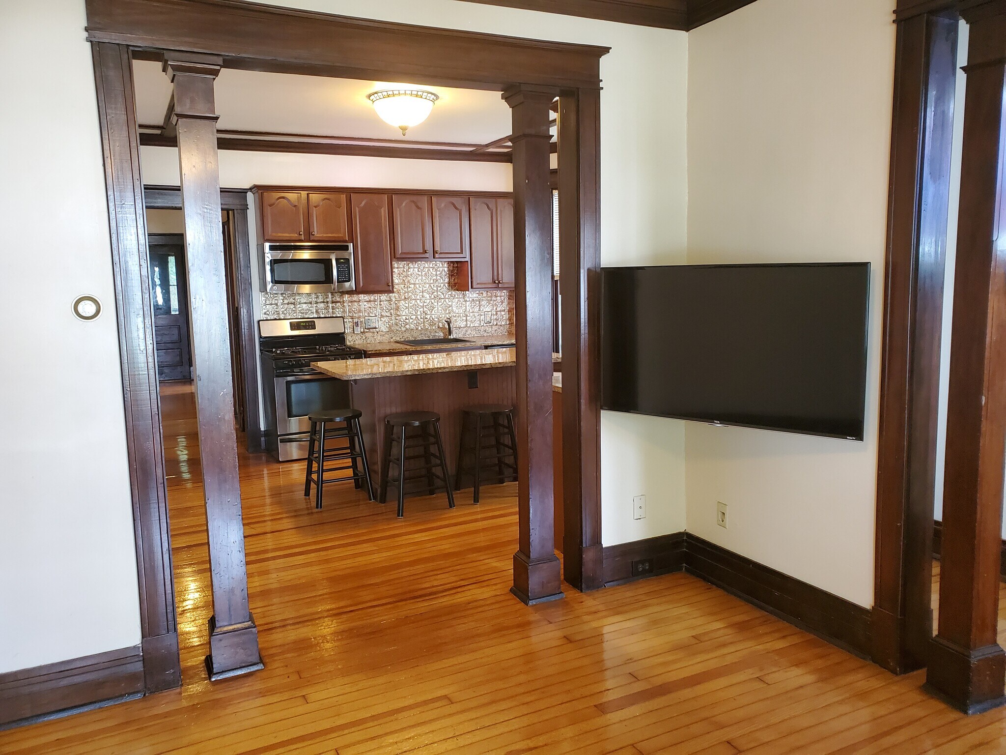 Building Photo - 208 Ontario St