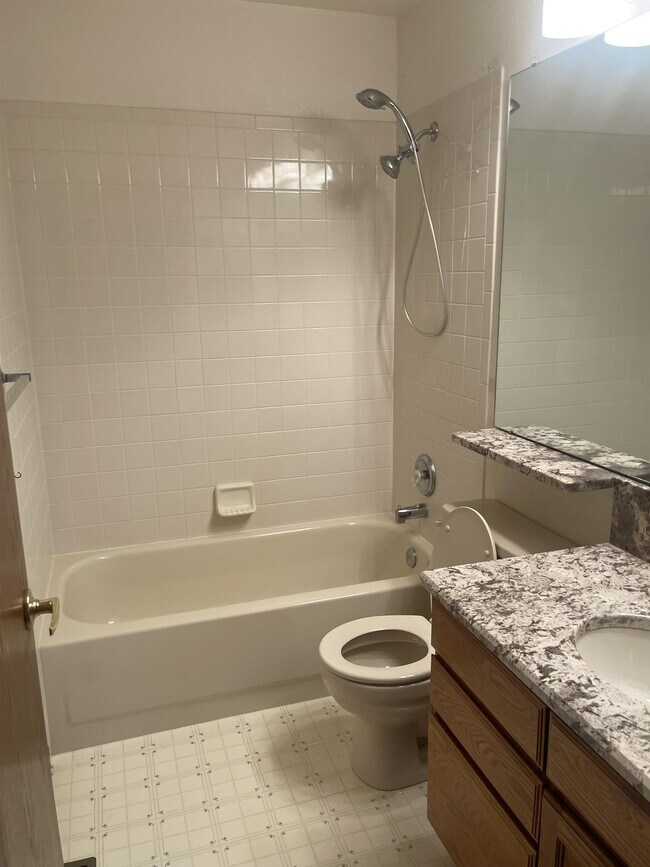 Building Photo - 1107 Hawkeye St