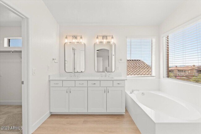 Building Photo - 10410 E Morning Star Dr