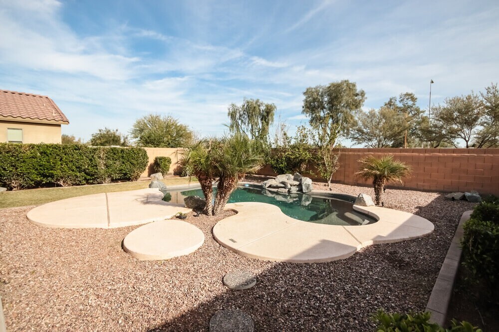 Building Photo - 6303 S 43rd Dr