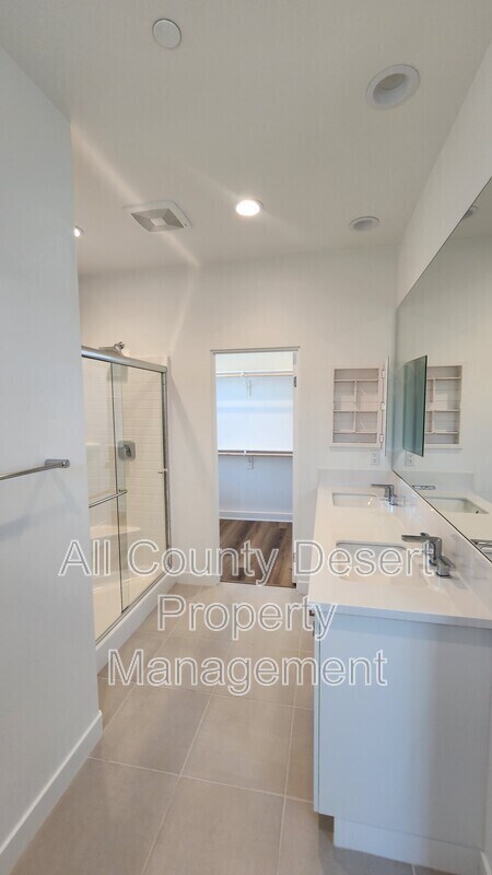 Building Photo - 35944 Randall Ln