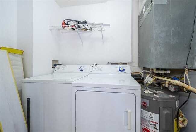 Building Photo - 6413 Astor Village Ave