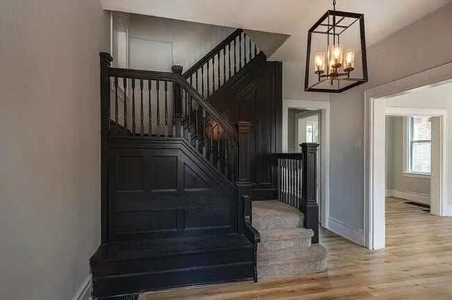 Building Photo - 5 bedroom home in the Upper Hill District