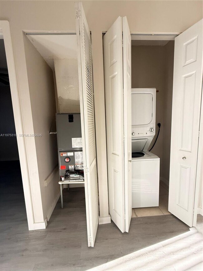 Building Photo - 978 NE 42nd Pl