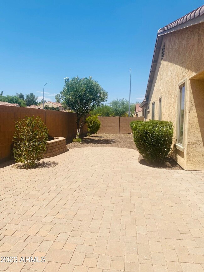 Building Photo - 453 W Lantana Pl