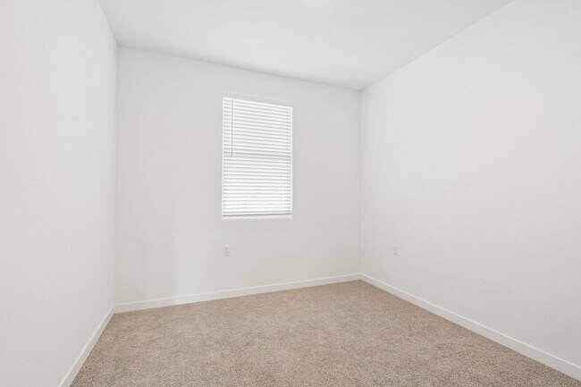 Building Photo - 7237 E Homan Ave