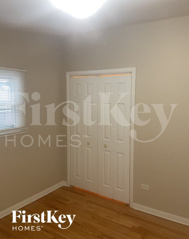 Building Photo - 14340 Kenwood Ave