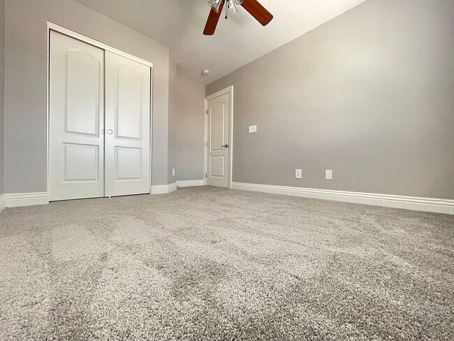 Building Photo - Beautiful 4-Bedroom Home with Den in Mountain’s Edge