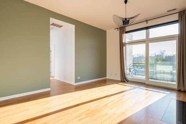 Building Photo - 2089 W Wabansia Ave