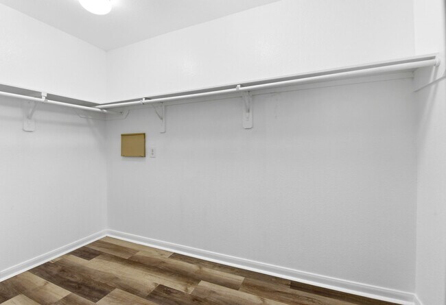 Building Photo - 1230 Grassy View Dr