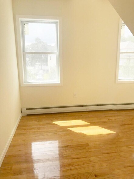 Building Photo - 978 Hyde Park Ave