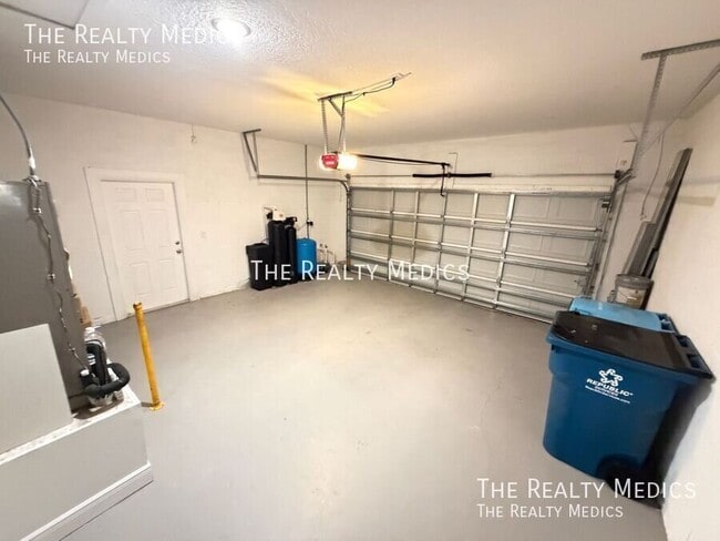 Building Photo - 2481 San Filippo Dr SE