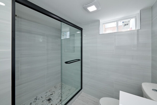 Building Photo - 8544 W Roseview Dr