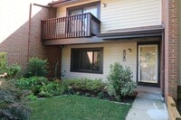 Building Photo - FRESH PAINT AND NEW FLOORING = 3BD + 2.5BA TH