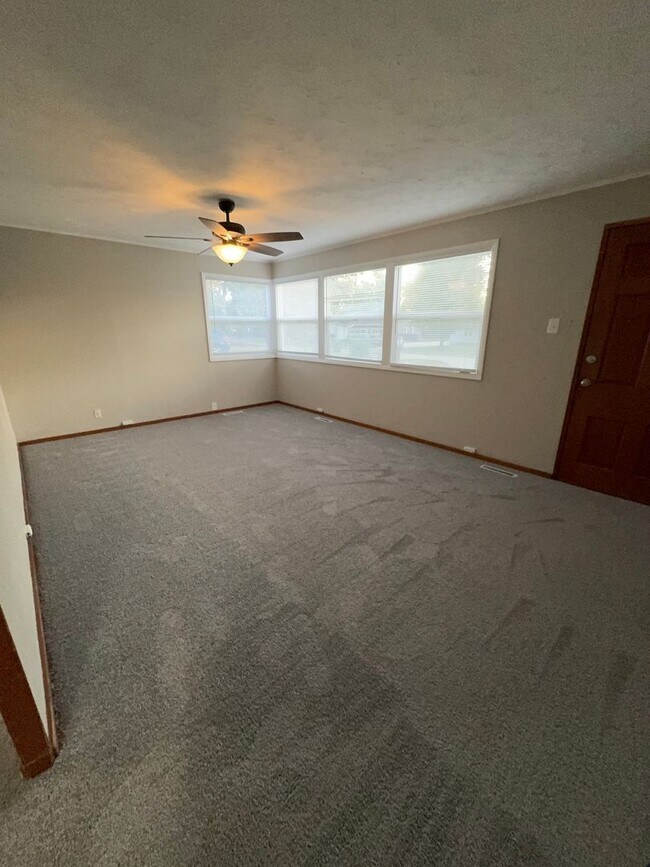 Primary Photo - Stunning 2-Bed, 2-Bath Home with Oversized...