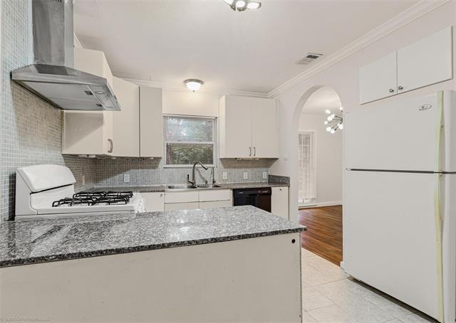 Building Photo - 1006 Briarwood Dr