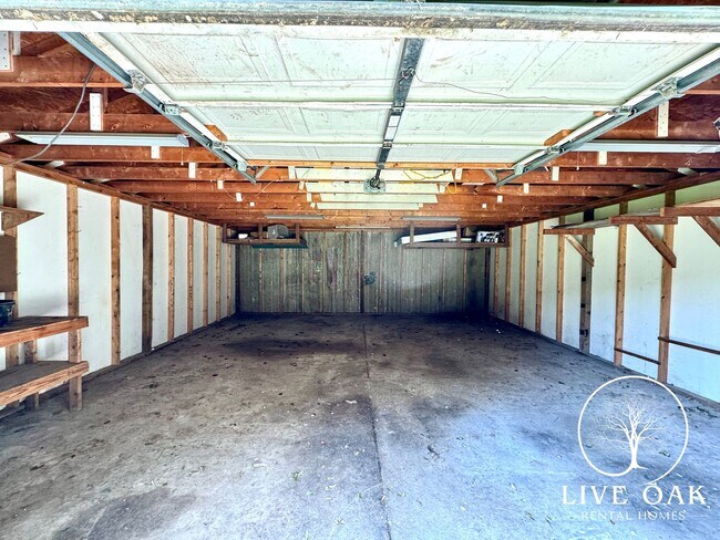 Building Photo - 220 Jamey Ln